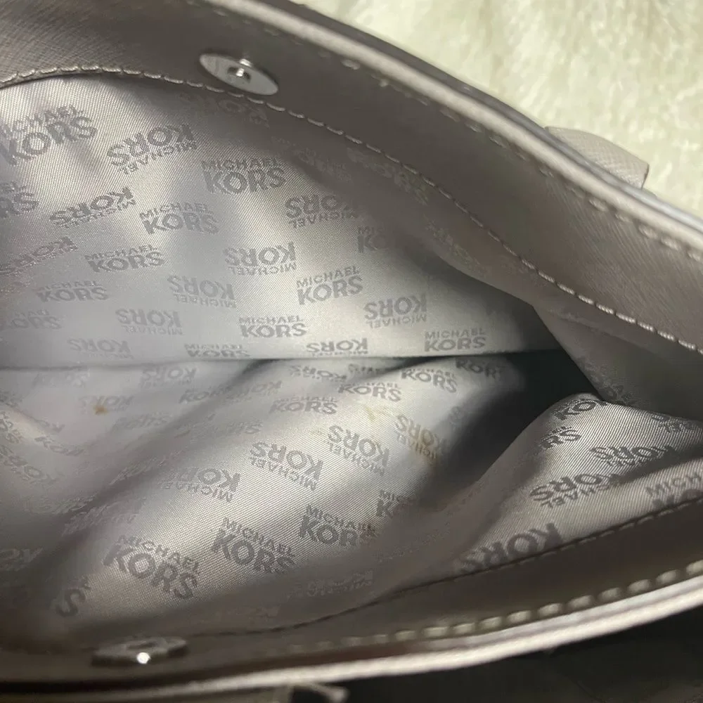 Michael Kors Gray leather Satchel/ shoulder bag with silver tone hardwares.